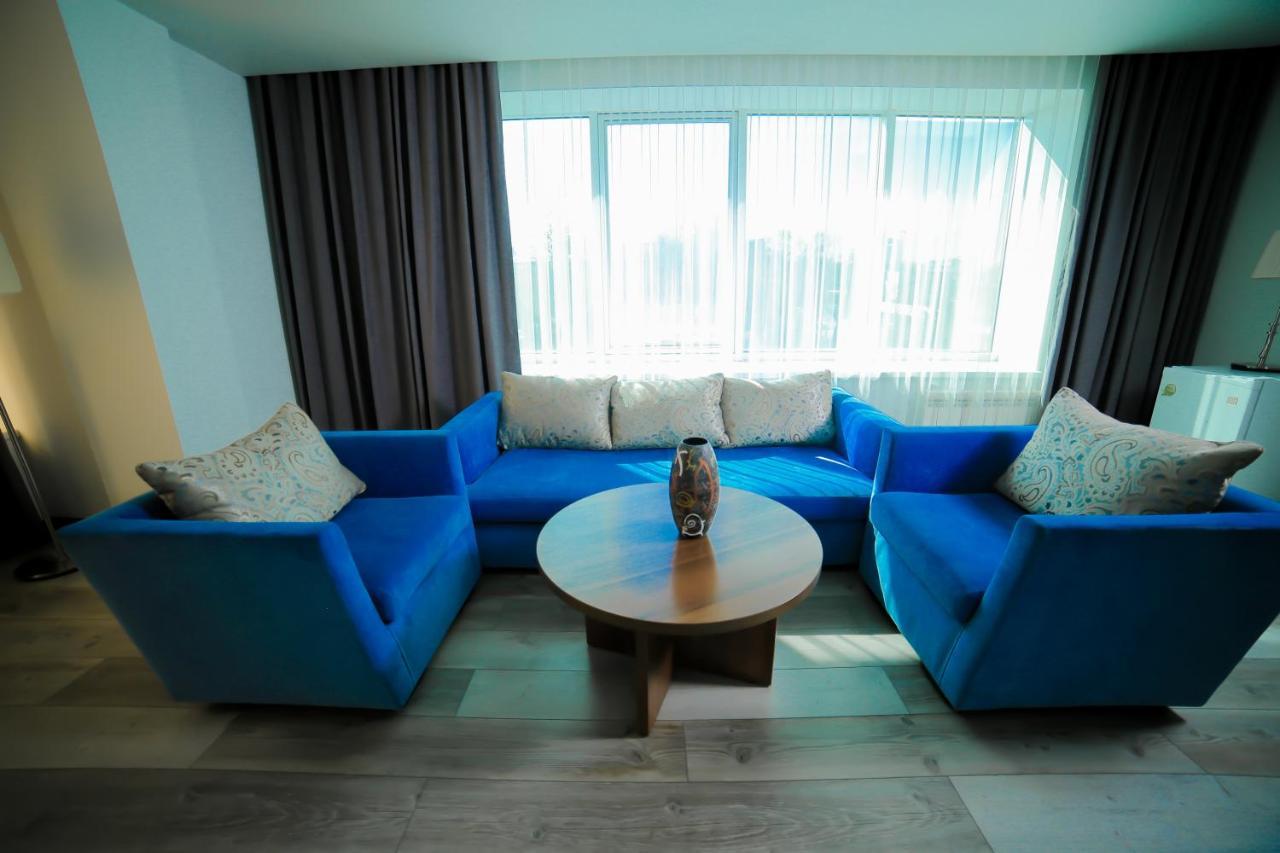 אלמטי Astra Hotel מראה חיצוני תמונה