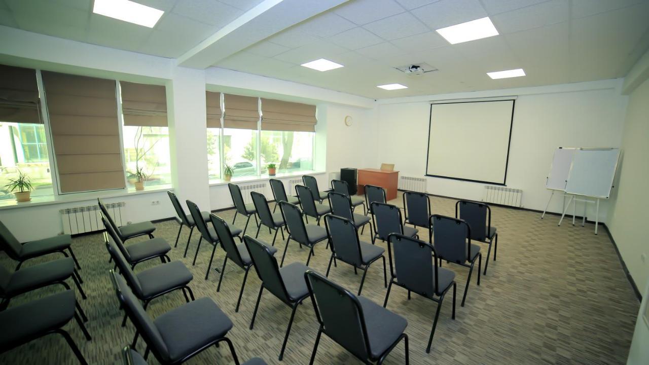 אלמטי Astra Hotel מראה חיצוני תמונה
