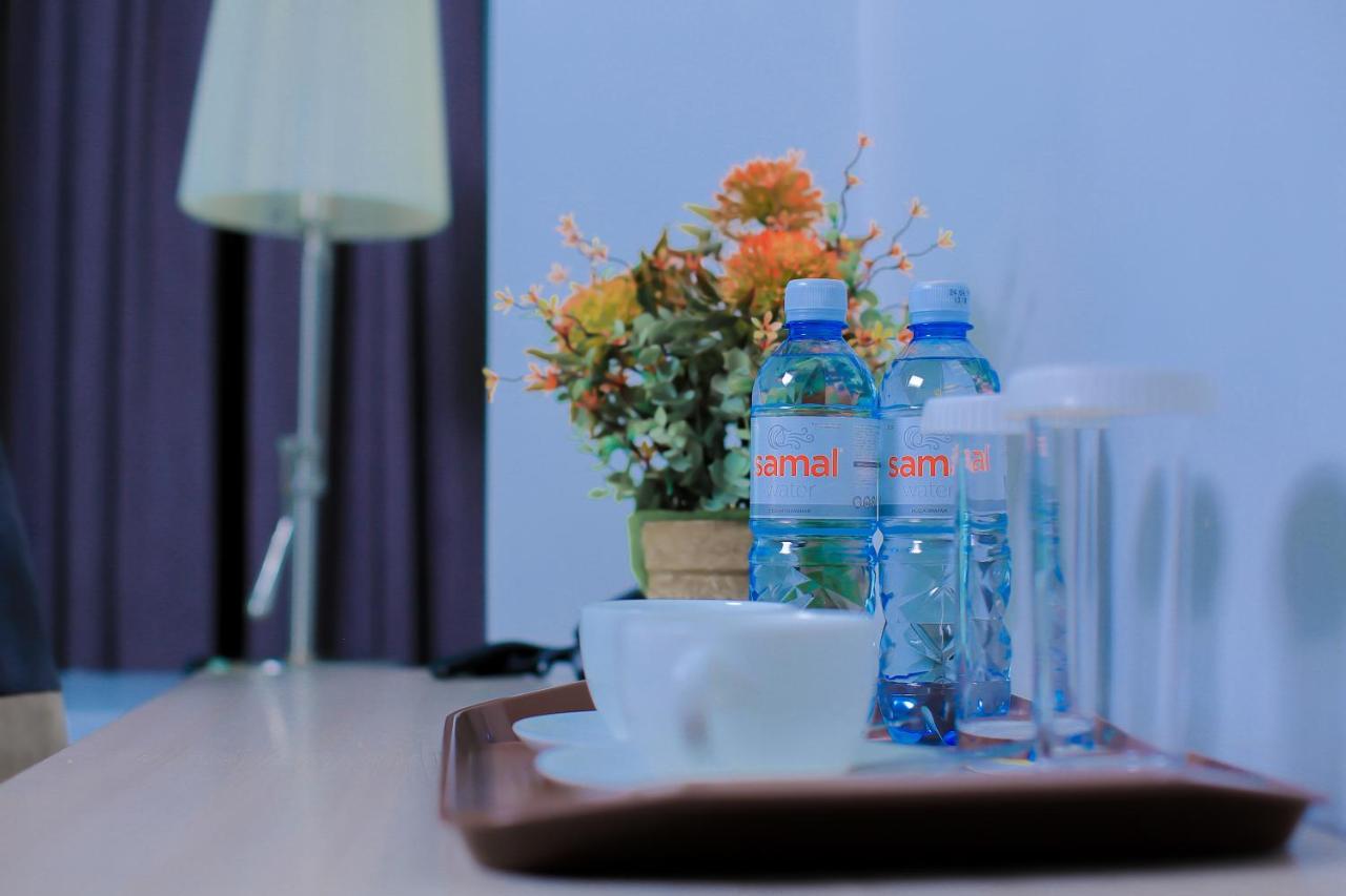 אלמטי Astra Hotel מראה חיצוני תמונה