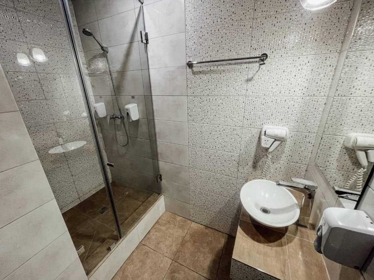 אלמטי Astra Hotel מראה חיצוני תמונה