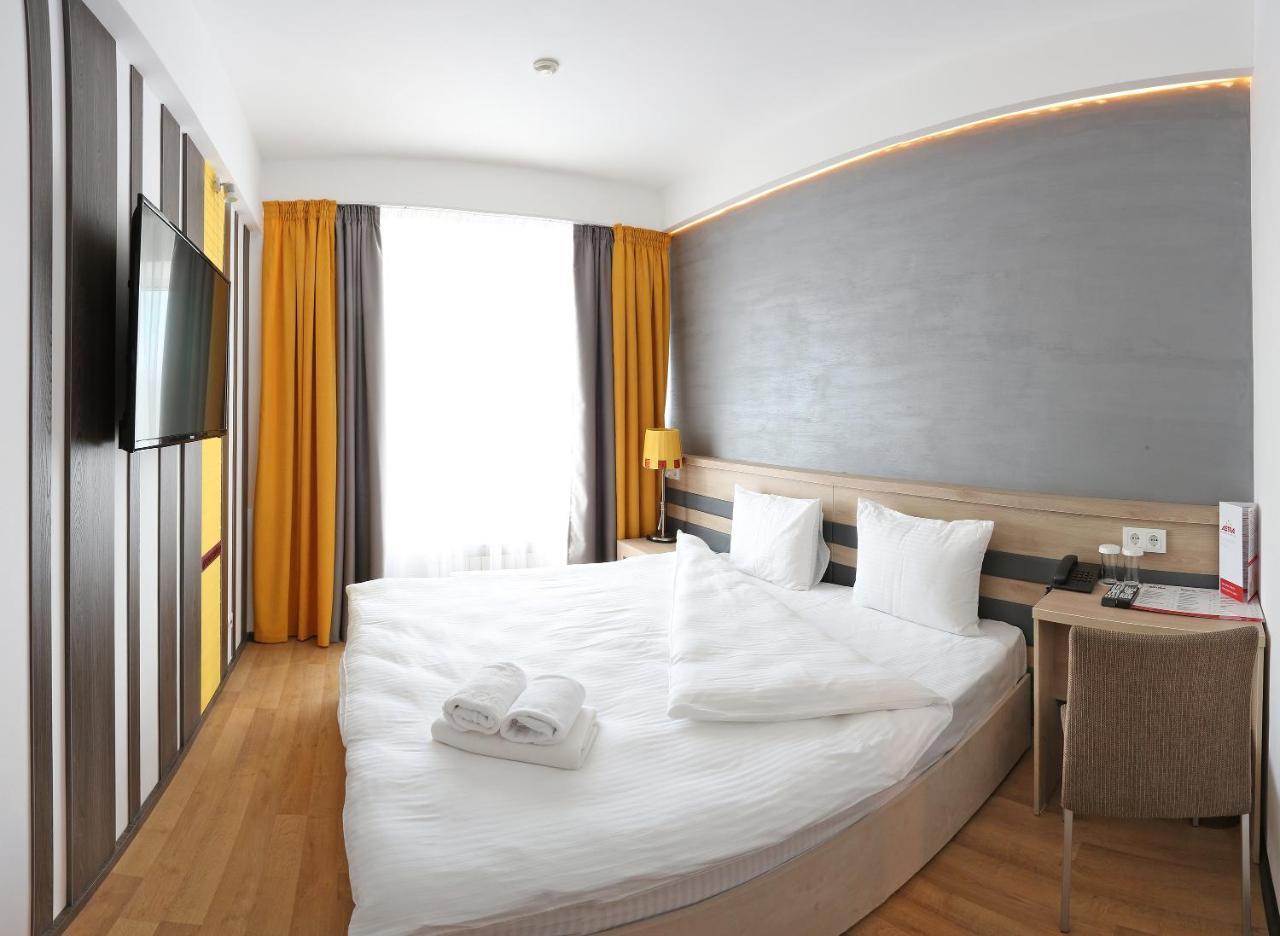 אלמטי Astra Hotel מראה חיצוני תמונה