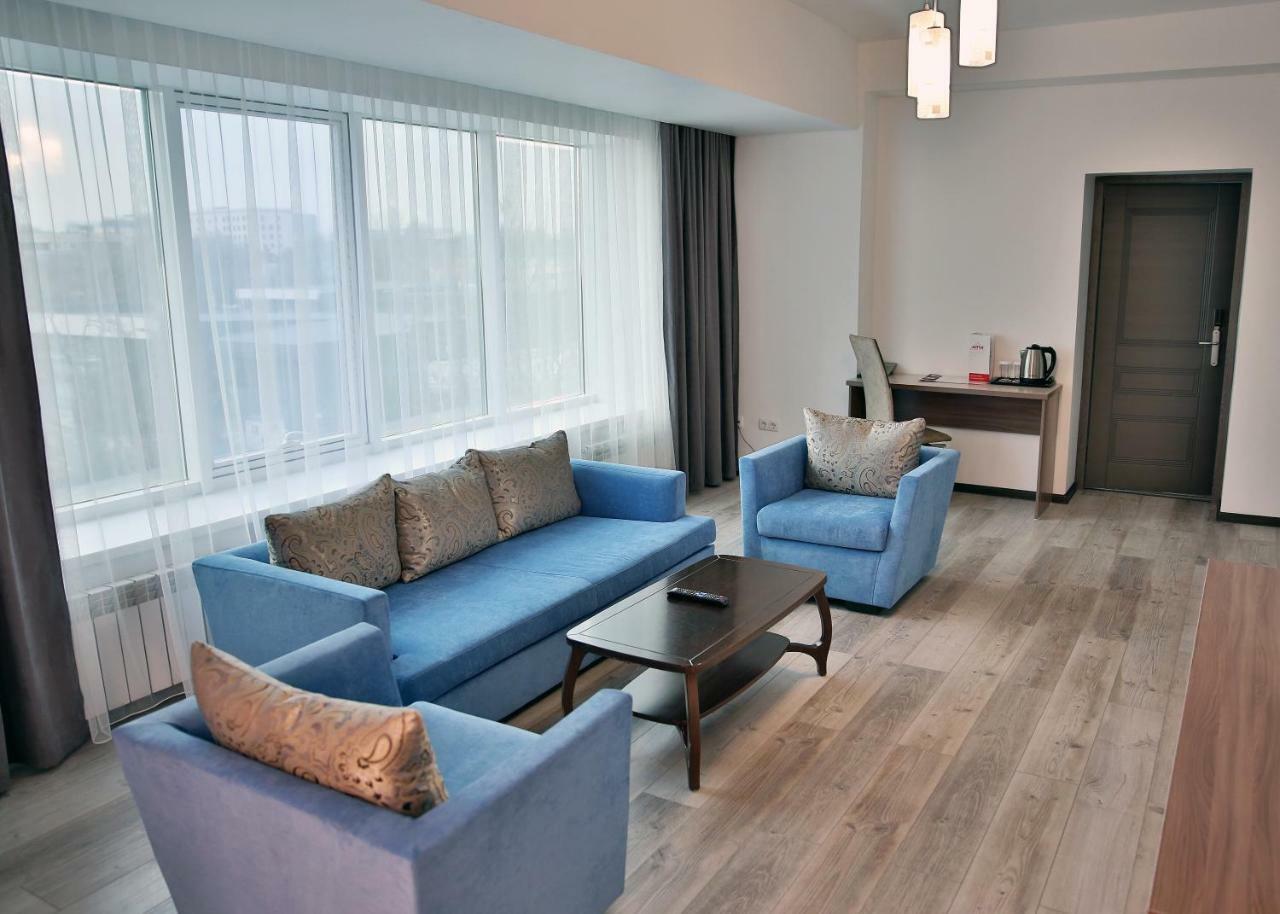 אלמטי Astra Hotel מראה חיצוני תמונה