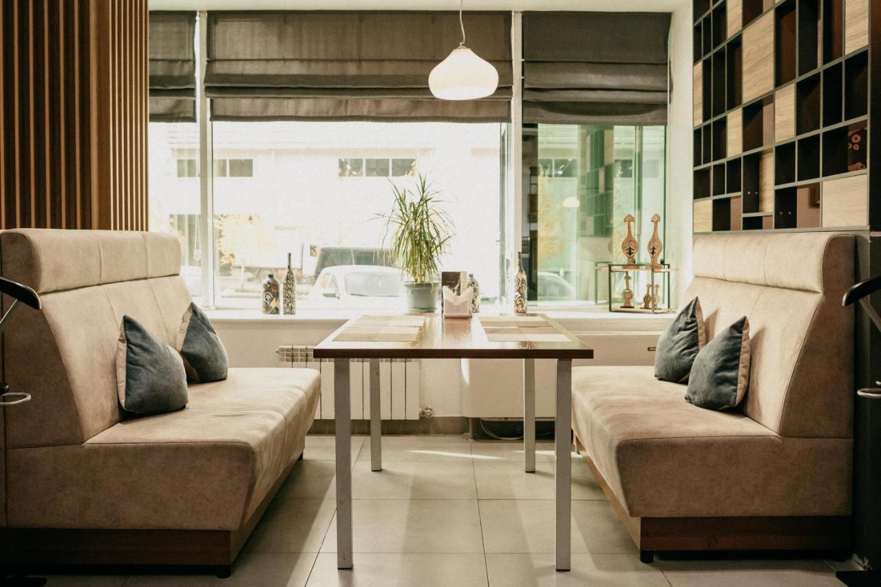אלמטי Astra Hotel מראה חיצוני תמונה